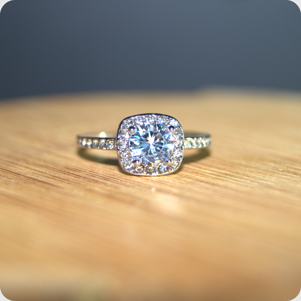 Bague en argent avec diamant