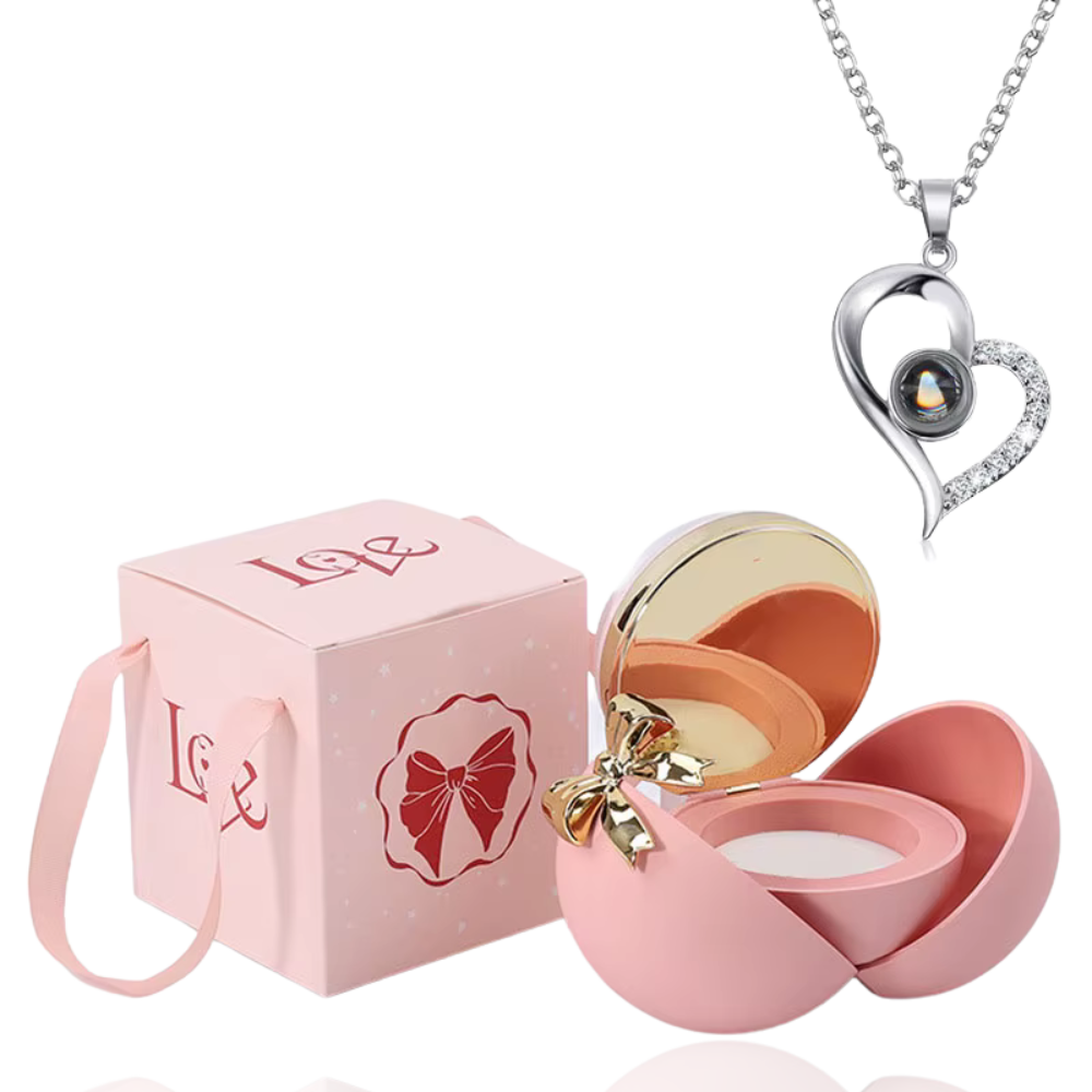 Boite à bijoux rose avec collier en forme de coeur argent