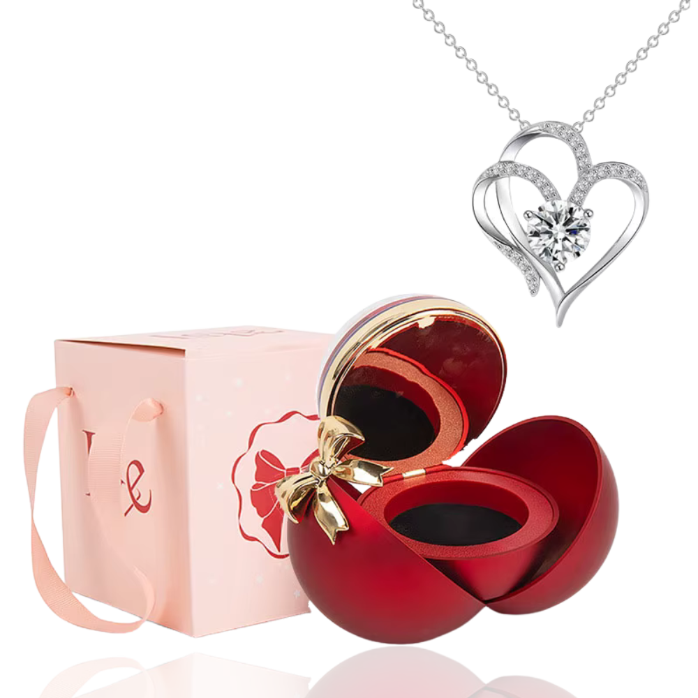 Boite à bijoux rouge avec collier en forme de coeur argent