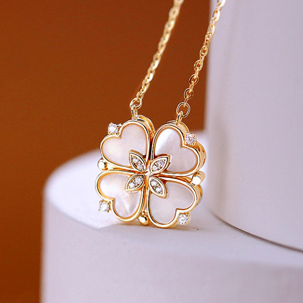 Collier aimanté en or en forme de trèfle