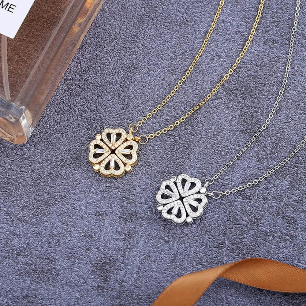 Collier aimanté en or et argent en forme de trèfle