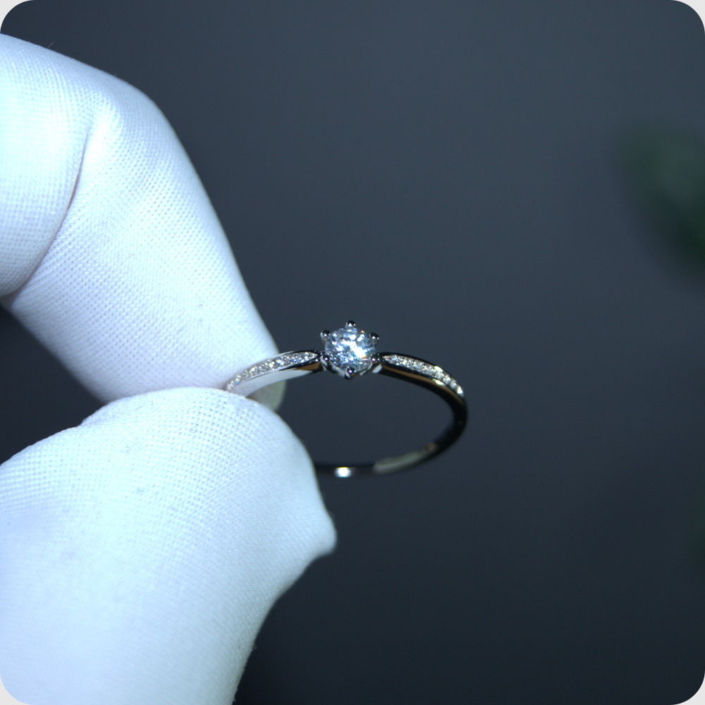 Bague fiançailles en argent avec diamant 