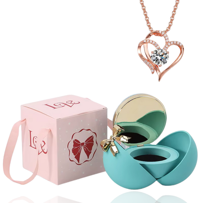 Boite à bijoux bleu avec collier en forme de coeur or rose