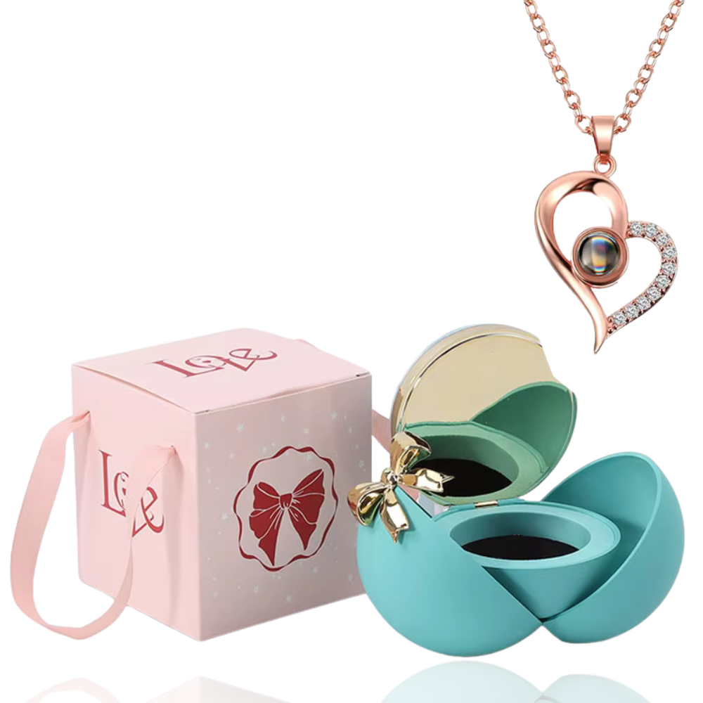 Boite à bijoux bleu avec collier en forme de coeur or rose