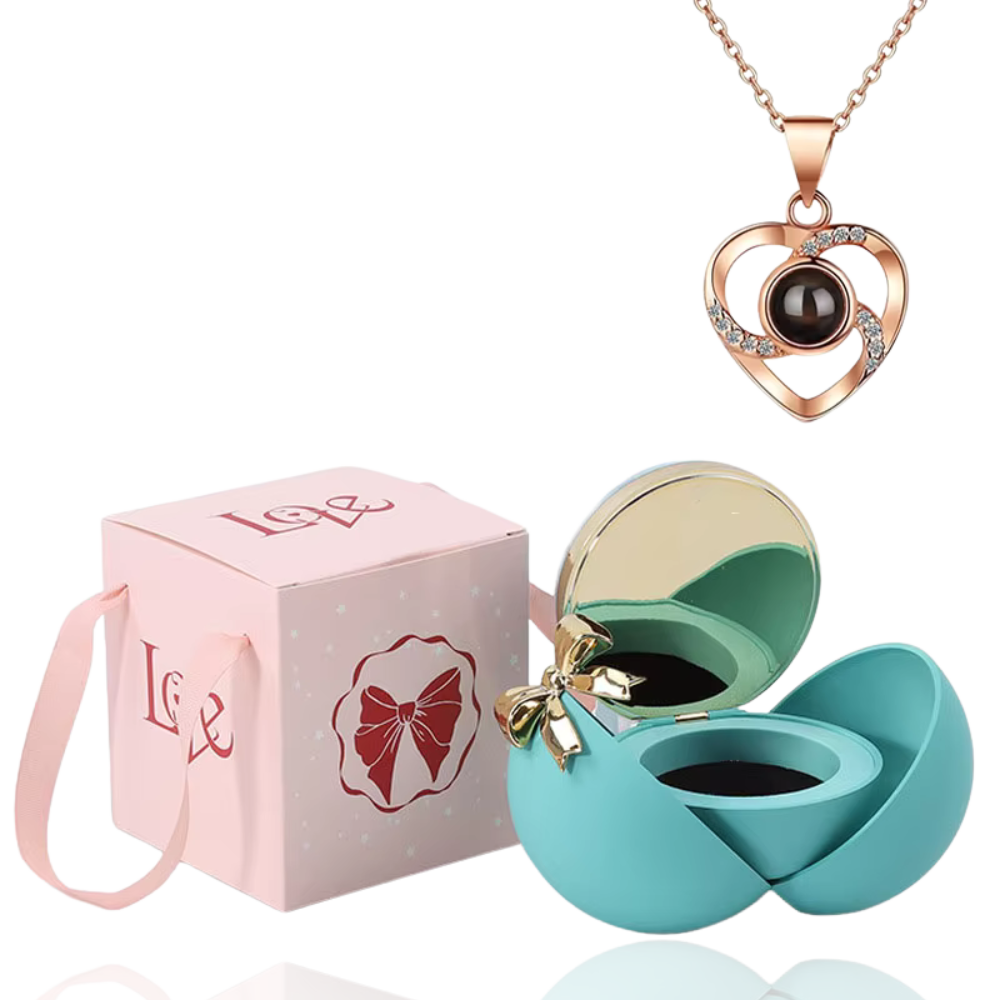 Boite à bijoux bleu avec collier en forme de coeur or rose