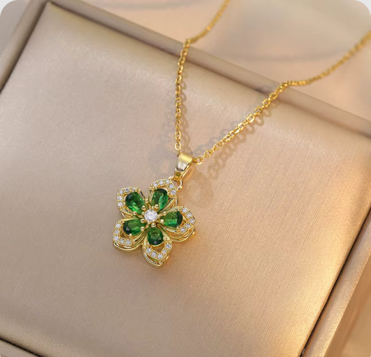 Collier en forme de fleur 